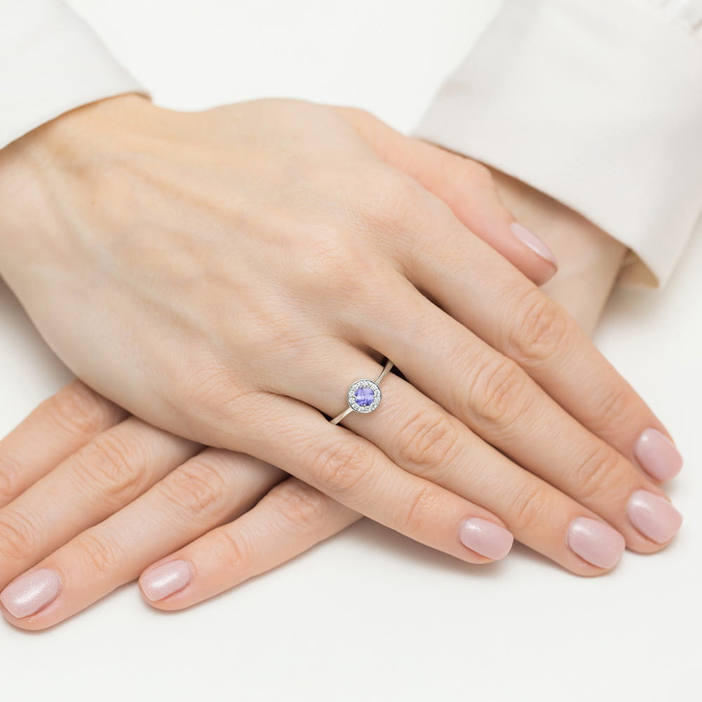 Pierścionek z tanzanitem 0.35 ct i diamentami – złoto białe 585