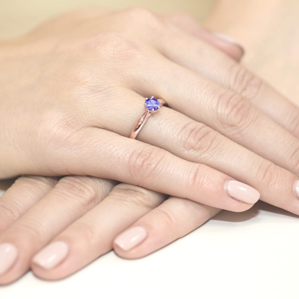 Pierścionek z tanzanitem 0.50 ct – Różowe złoto 585 i diamenty