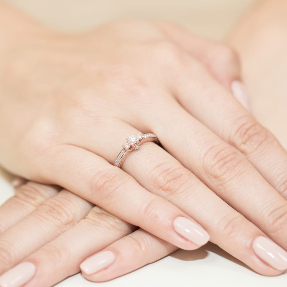 Pierścionek zaręczynowy z różowego złota z diamentami 0,42ct
