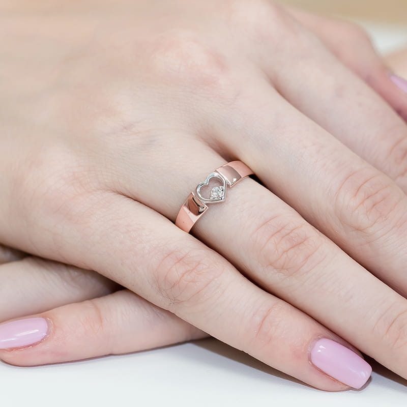 Pierścionek zaręczynowy serce z diamentem 0,04ct z różowego złota