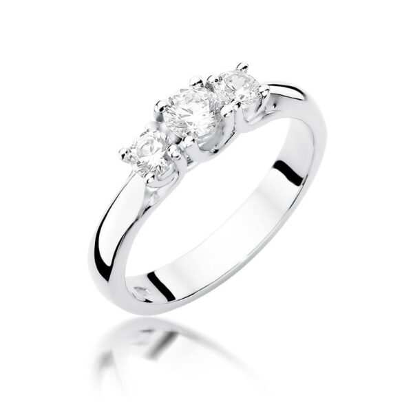 Pierścionek z białego złota z trzema diamentami 0,49ct