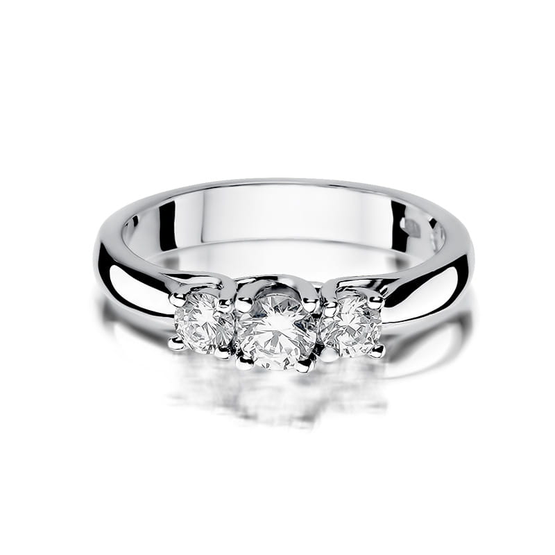 Pierścionek z białego złota z trzema diamentami 0,49ct