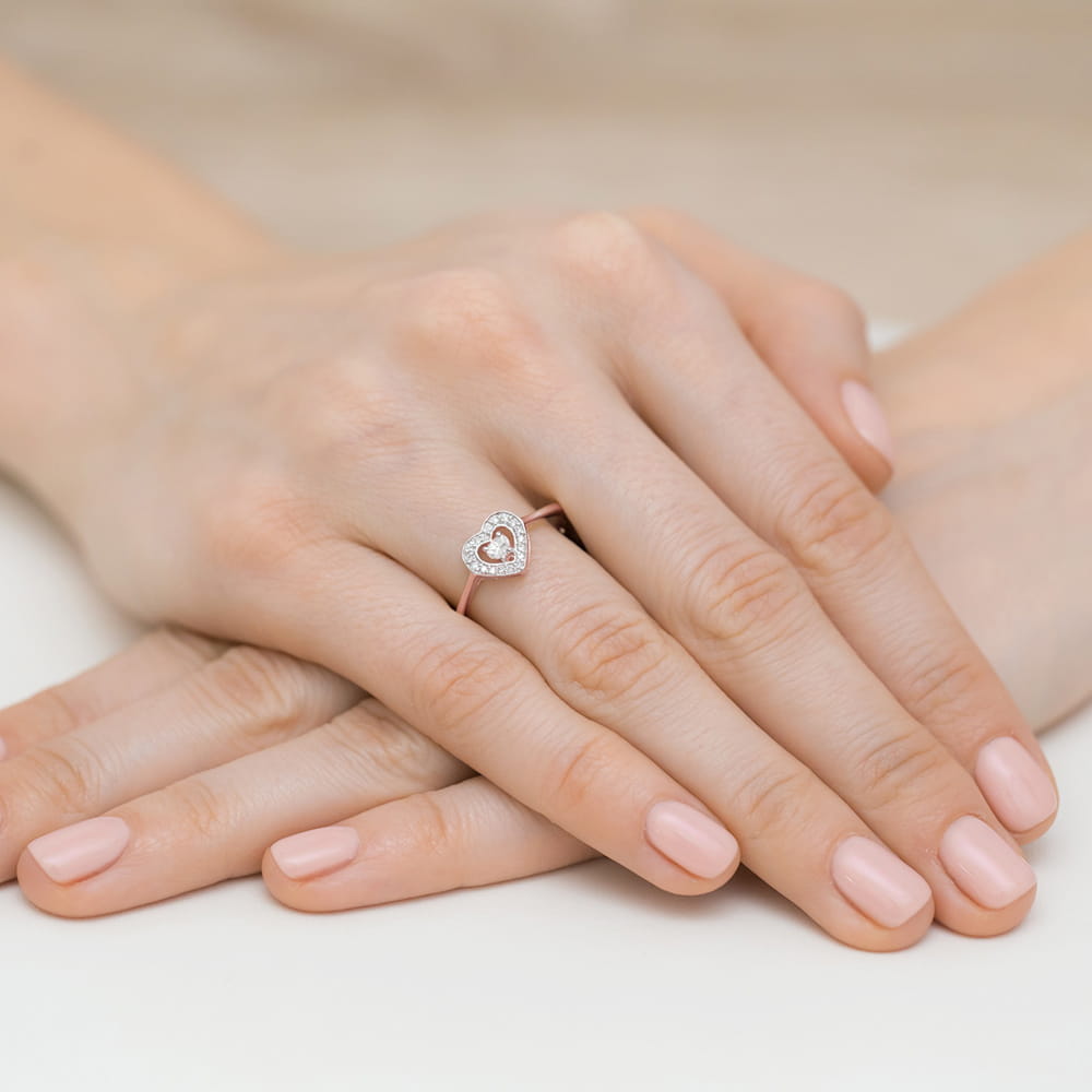 Pierścionek z różowego złota z diamentem w kształcie serca 0,19ct