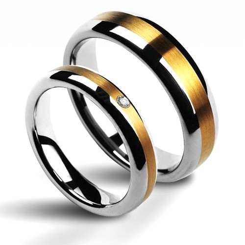 Obrączki wolframowe z cyrkonią na złotym pasku