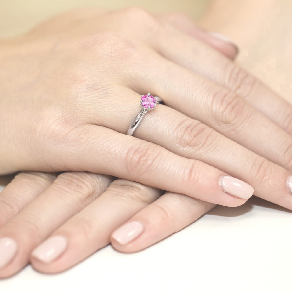 Pierścionek z różowym topazem 0.60 ct – Białe złoto 585 i diamenty