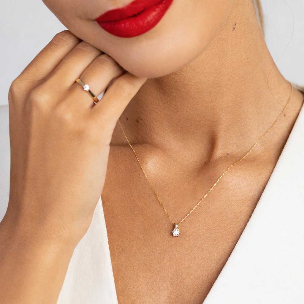 naszyjnik_z_diamentem