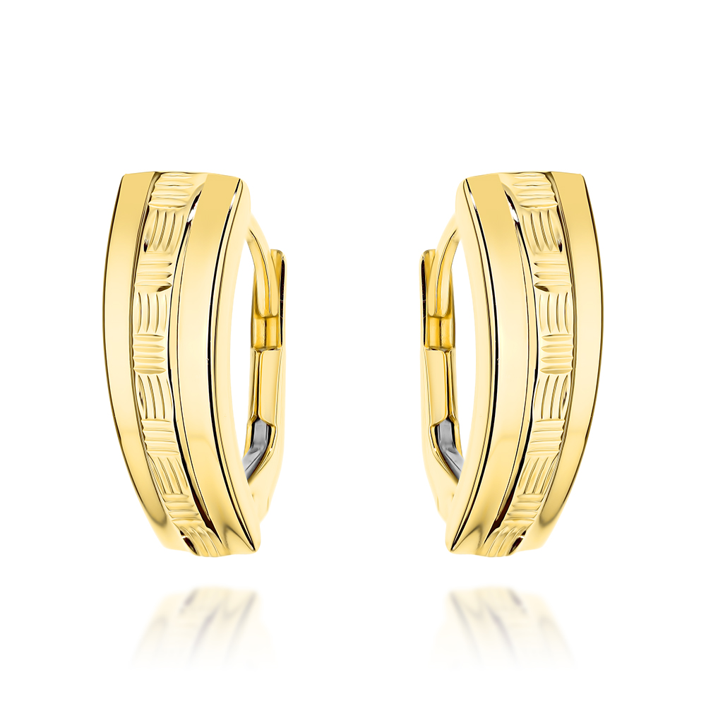 Kolczyki złote gładkie z diamentowanym zdobieniem na środku
