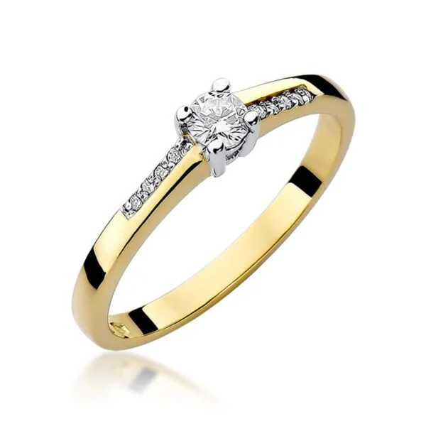 Pierścionek z diamentem 0,15 ct i 8 diamentami po bokach – żółte złoto
